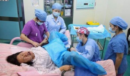 产房生孩子视频